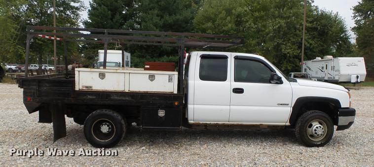 image for item DB7381 2006 Chevrolet Silverado 3500 Ext. Cab flatbed pickup truck
