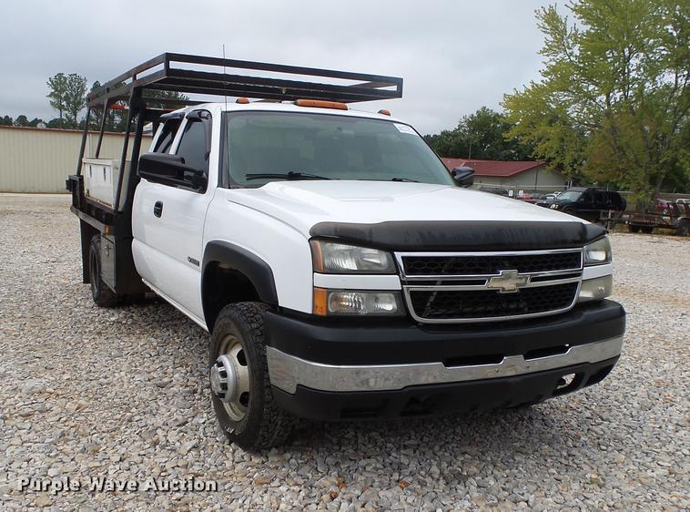 image for item DB7381 2006 Chevrolet Silverado 3500 Ext. Cab flatbed pickup truck