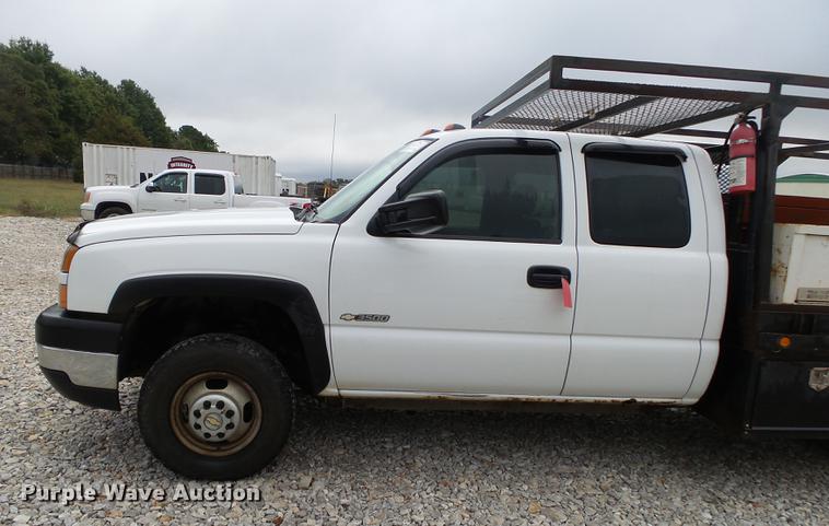image for item DB7381 2006 Chevrolet Silverado 3500 Ext. Cab flatbed pickup truck