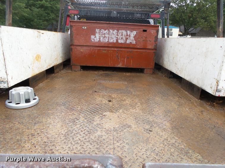 image for item DB7381 2006 Chevrolet Silverado 3500 Ext. Cab flatbed pickup truck