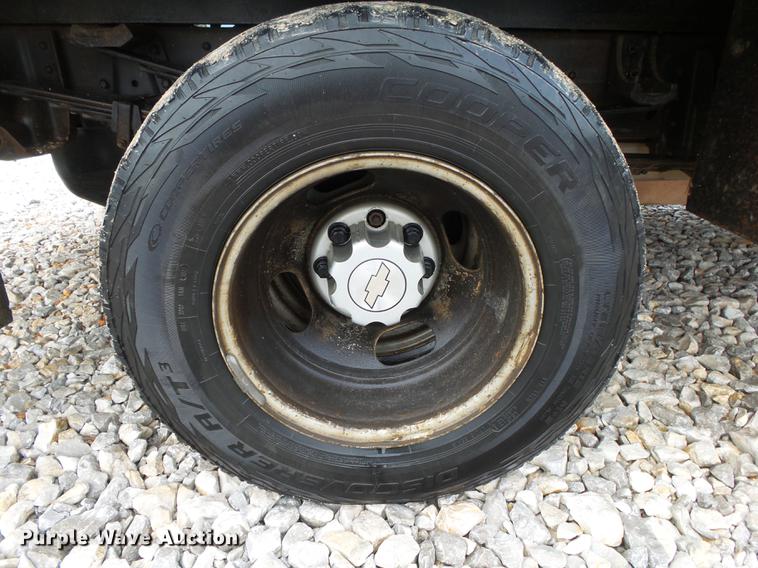 image for item DB7381 2006 Chevrolet Silverado 3500 Ext. Cab flatbed pickup truck