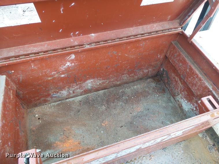 image for item DB7381 2006 Chevrolet Silverado 3500 Ext. Cab flatbed pickup truck