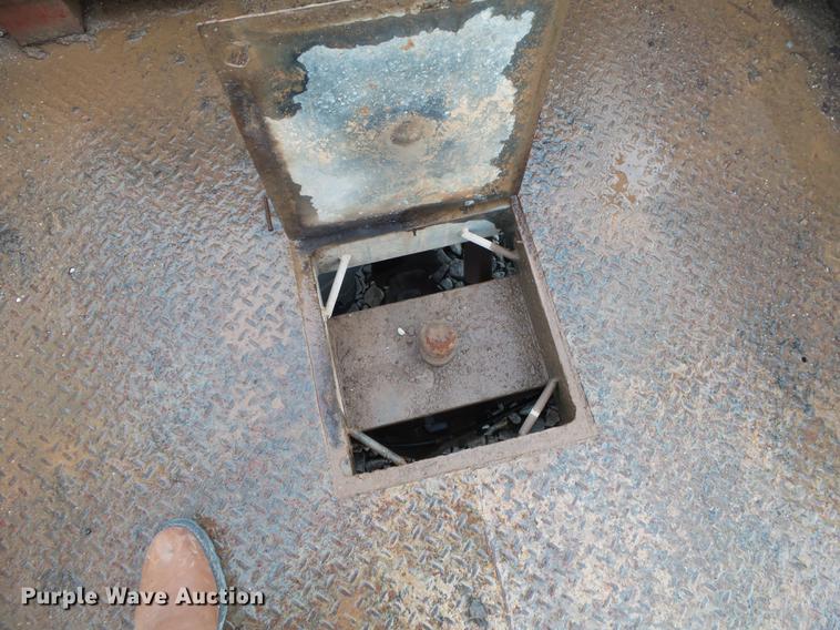 image for item DB7381 2006 Chevrolet Silverado 3500 Ext. Cab flatbed pickup truck