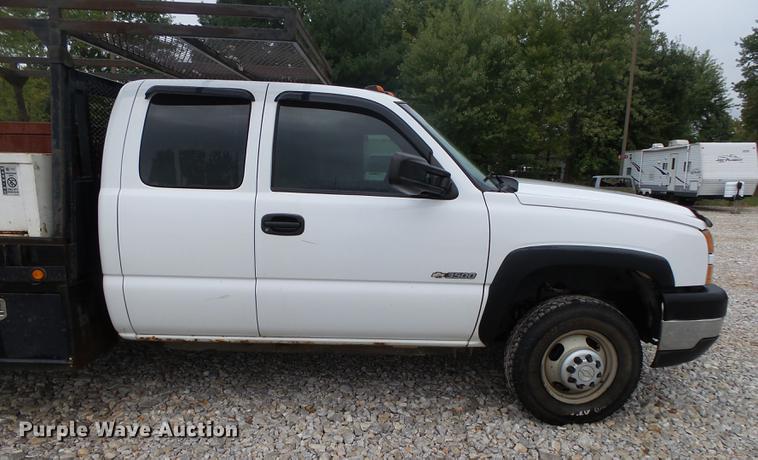 image for item DB7381 2006 Chevrolet Silverado 3500 Ext. Cab flatbed pickup truck