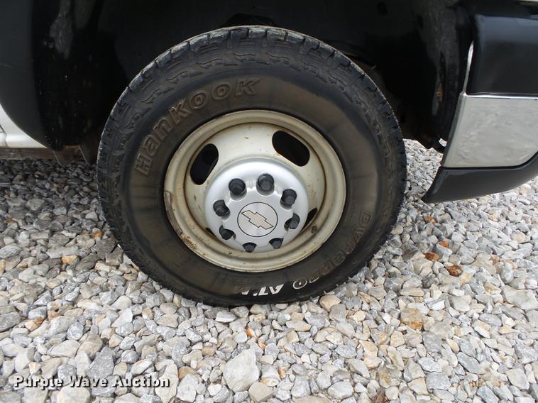 image for item DB7381 2006 Chevrolet Silverado 3500 Ext. Cab flatbed pickup truck