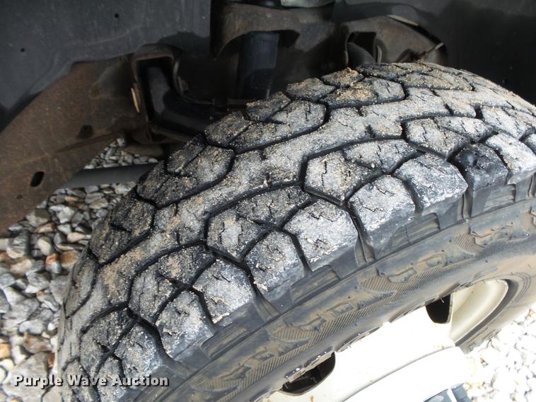 image for item DB7381 2006 Chevrolet Silverado 3500 Ext. Cab flatbed pickup truck