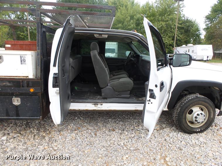 image for item DB7381 2006 Chevrolet Silverado 3500 Ext. Cab flatbed pickup truck