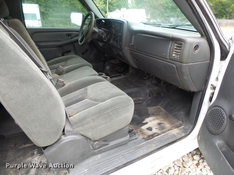 image for item DB7381 2006 Chevrolet Silverado 3500 Ext. Cab flatbed pickup truck