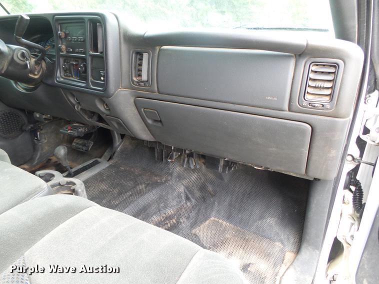 image for item DB7381 2006 Chevrolet Silverado 3500 Ext. Cab flatbed pickup truck