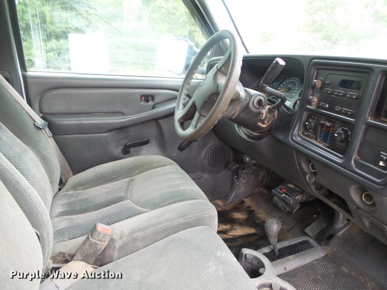 image for item DB7381 2006 Chevrolet Silverado 3500 Ext. Cab flatbed pickup truck