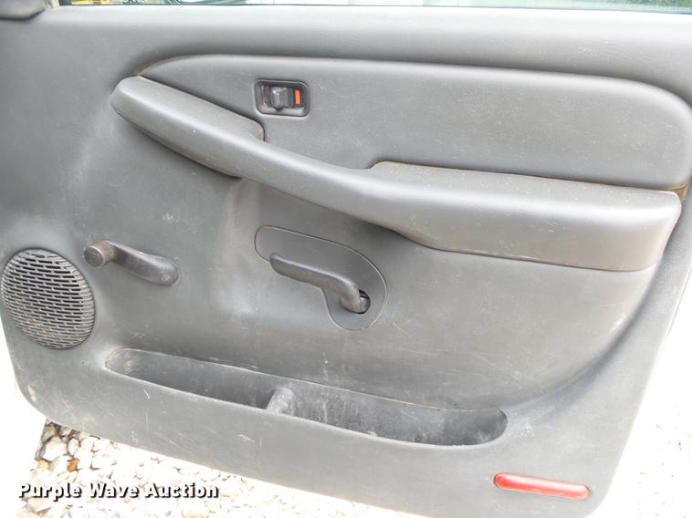 image for item DB7381 2006 Chevrolet Silverado 3500 Ext. Cab flatbed pickup truck