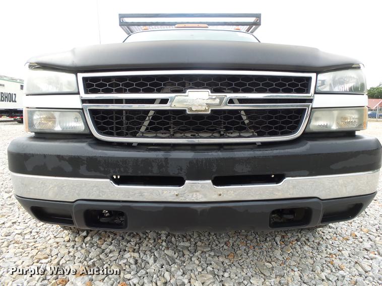 image for item DB7381 2006 Chevrolet Silverado 3500 Ext. Cab flatbed pickup truck