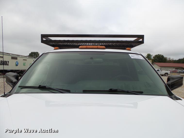 image for item DB7381 2006 Chevrolet Silverado 3500 Ext. Cab flatbed pickup truck