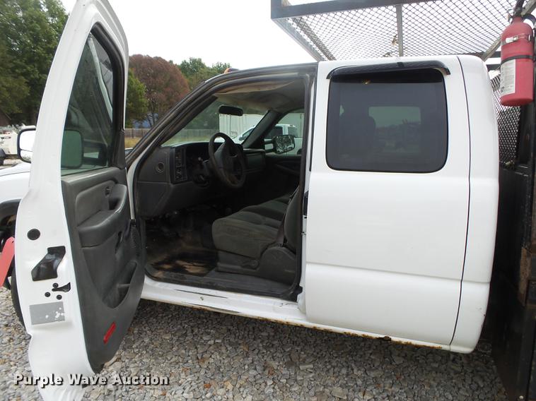 image for item DB7381 2006 Chevrolet Silverado 3500 Ext. Cab flatbed pickup truck