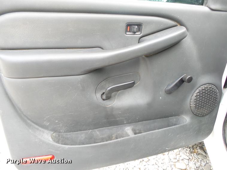 image for item DB7381 2006 Chevrolet Silverado 3500 Ext. Cab flatbed pickup truck