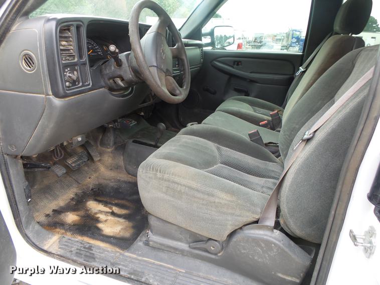 image for item DB7381 2006 Chevrolet Silverado 3500 Ext. Cab flatbed pickup truck