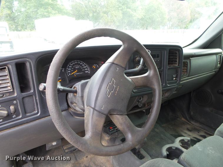 image for item DB7381 2006 Chevrolet Silverado 3500 Ext. Cab flatbed pickup truck