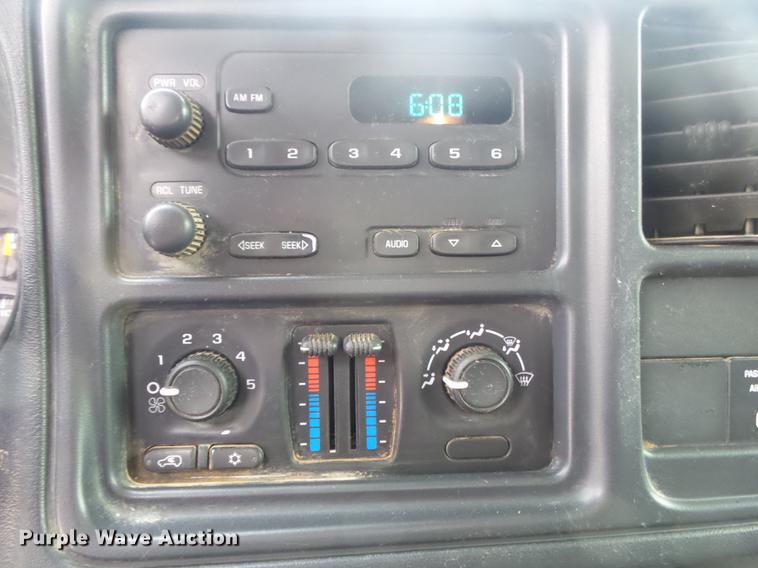 image for item DB7381 2006 Chevrolet Silverado 3500 Ext. Cab flatbed pickup truck