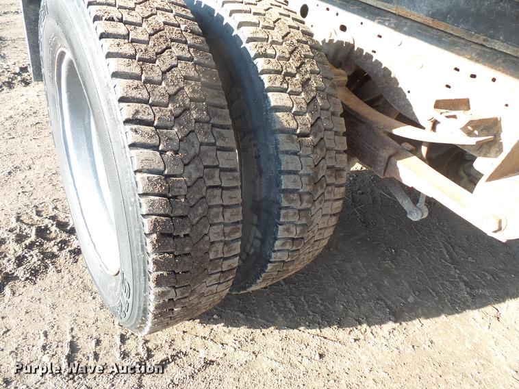 image for item DB8099 2000 Ford F550 Super Duty dump truck