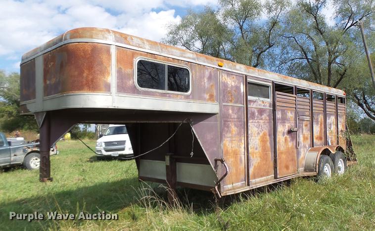 image for item DB9975 1995 Big Valley livestock trailer