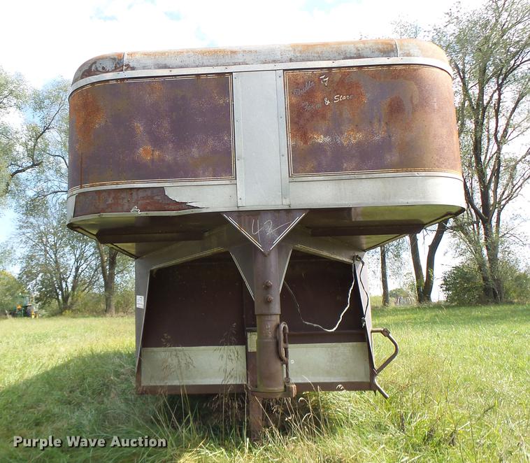 image for item DB9975 1995 Big Valley livestock trailer