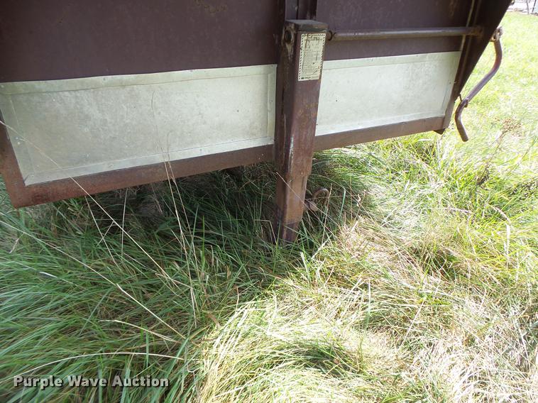 image for item DB9975 1995 Big Valley livestock trailer