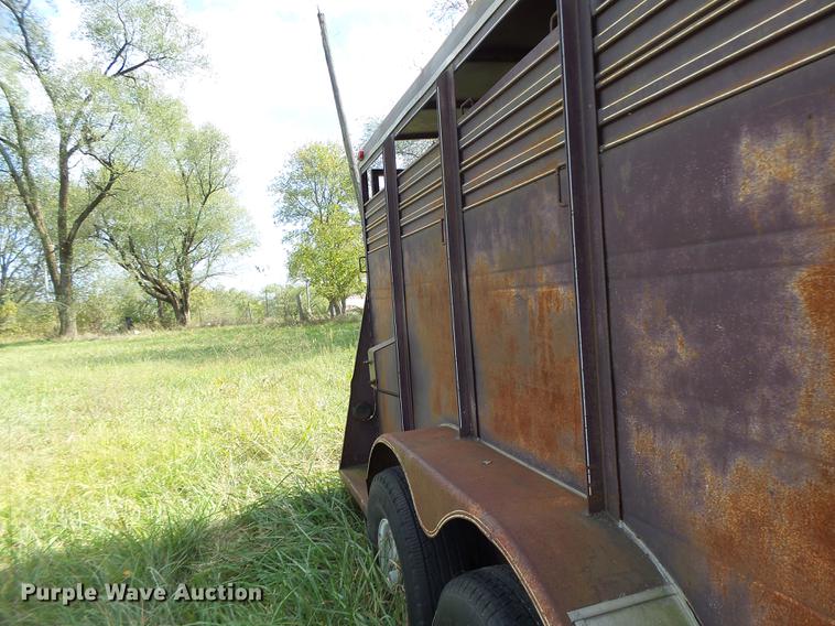 image for item DB9975 1995 Big Valley livestock trailer