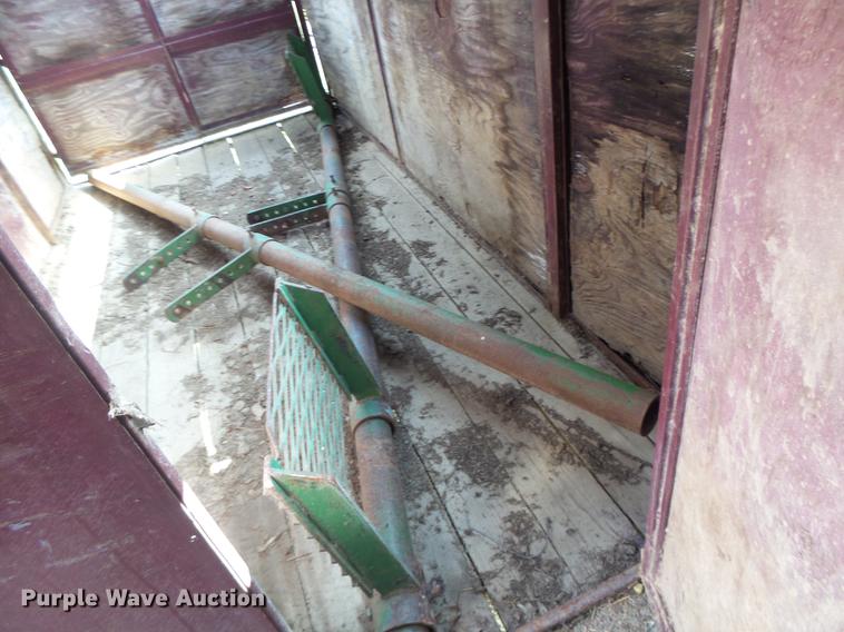 image for item DB9975 1995 Big Valley livestock trailer