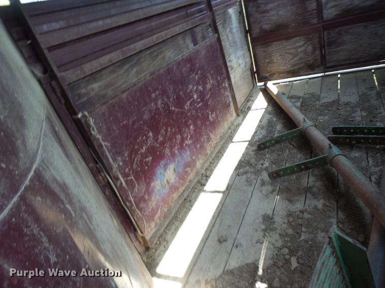 image for item DB9975 1995 Big Valley livestock trailer