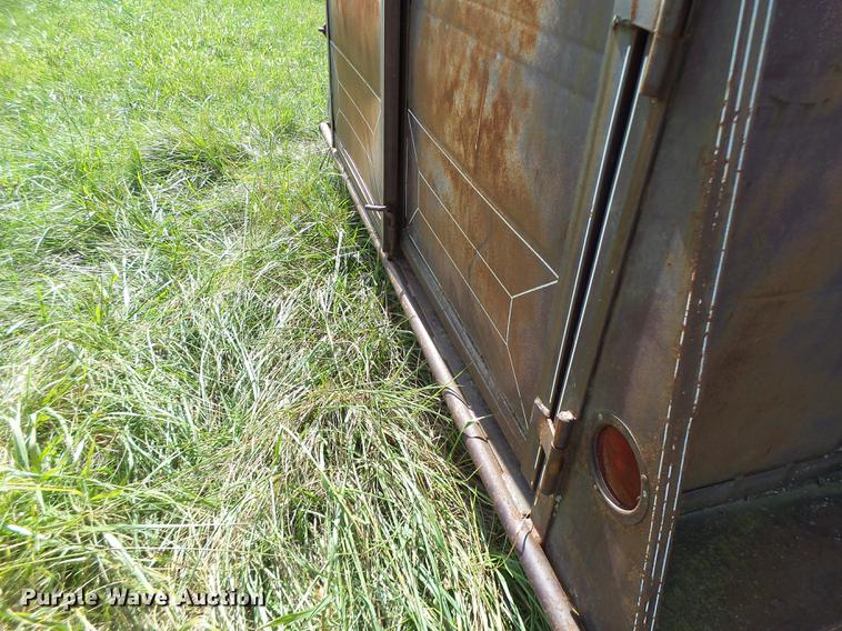 image for item DB9975 1995 Big Valley livestock trailer