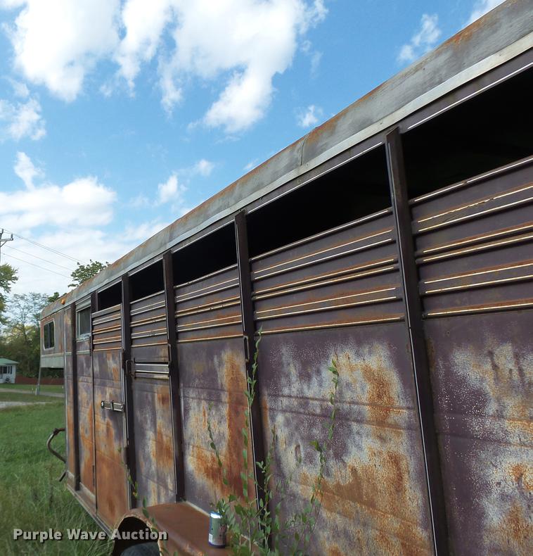 image for item DB9975 1995 Big Valley livestock trailer