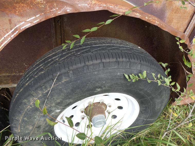 image for item DB9975 1995 Big Valley livestock trailer