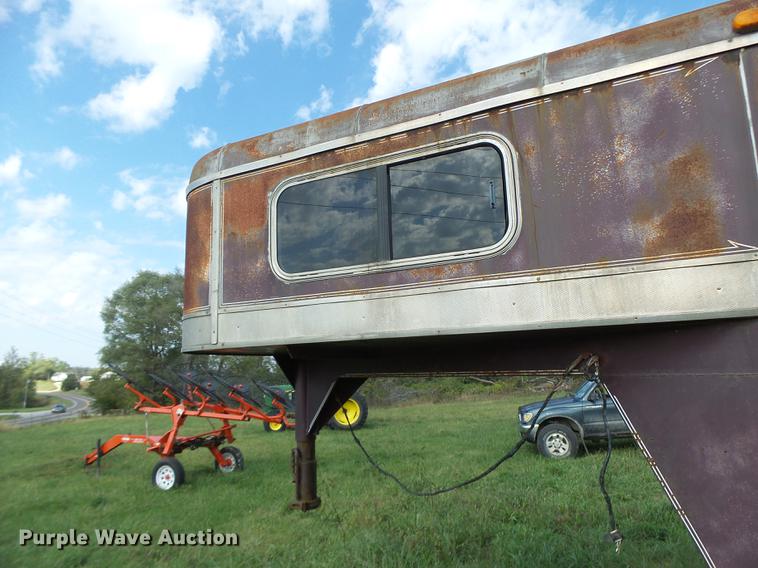 image for item DB9975 1995 Big Valley livestock trailer