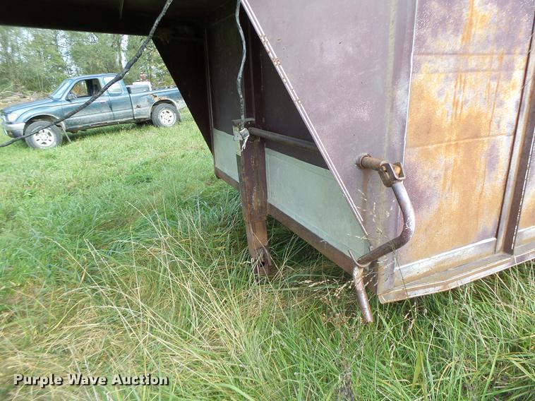 image for item DB9975 1995 Big Valley livestock trailer