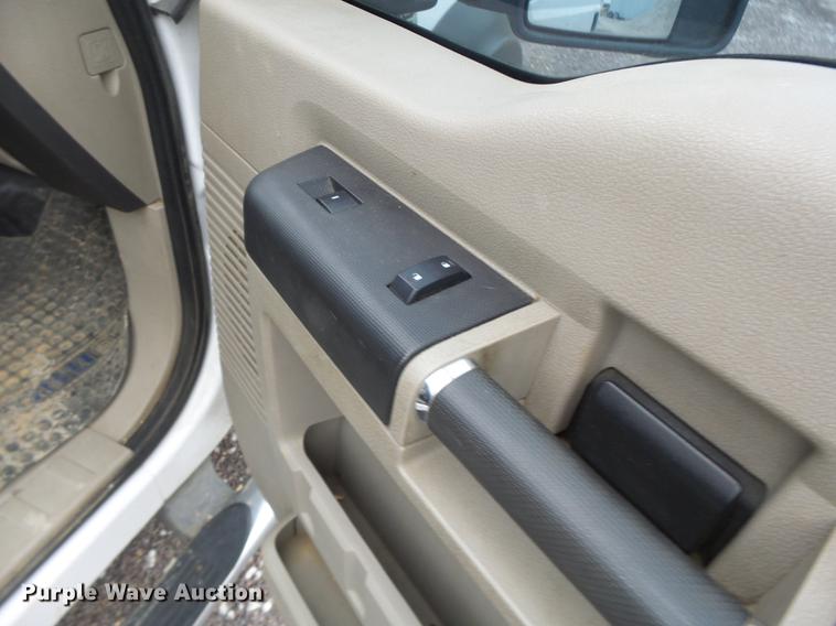 image for item DB9993 2008 Ford F350 Super Duty Crew Cab pickup truck