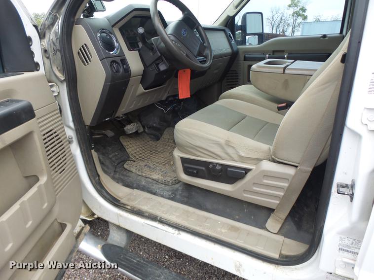 image for item DB9993 2008 Ford F350 Super Duty Crew Cab pickup truck