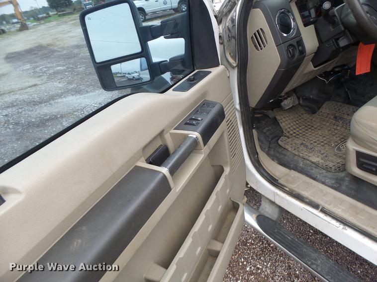 image for item DB9993 2008 Ford F350 Super Duty Crew Cab pickup truck