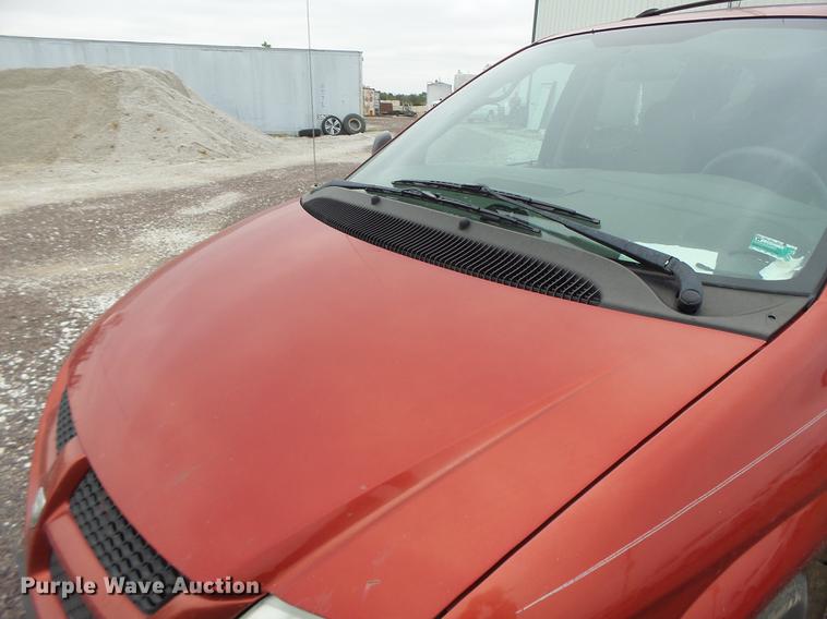 image for item DB9995 2004 Dodge Grand Caravan van