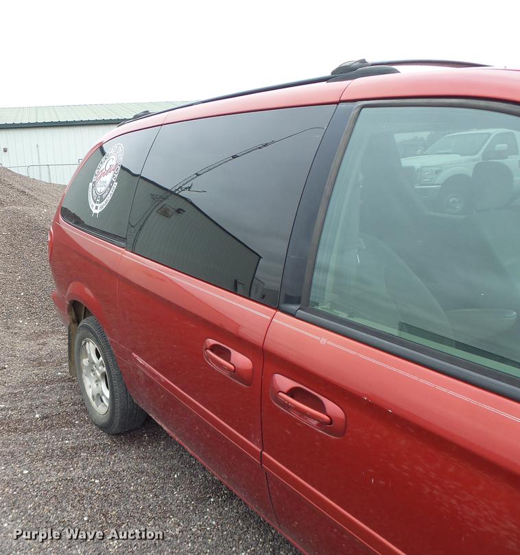 image for item DB9995 2004 Dodge Grand Caravan van