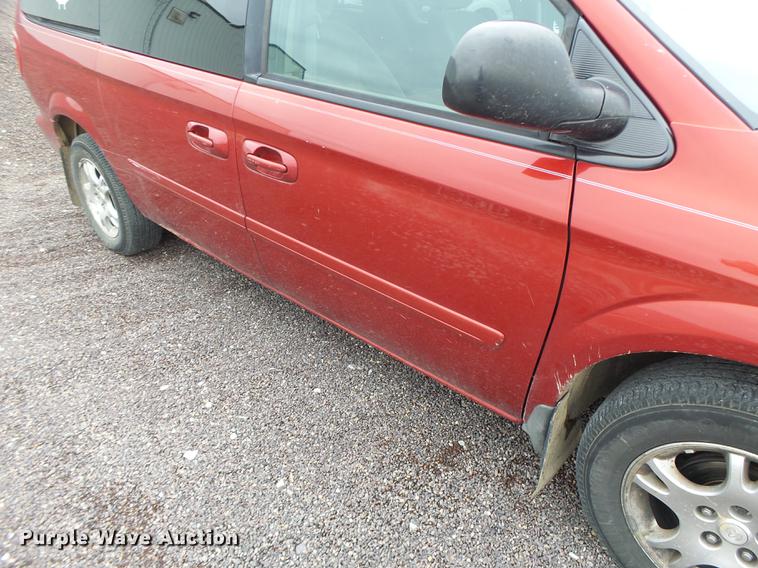image for item DB9995 2004 Dodge Grand Caravan van