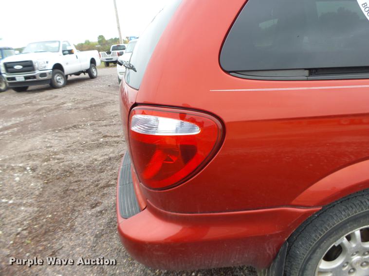 image for item DB9995 2004 Dodge Grand Caravan van