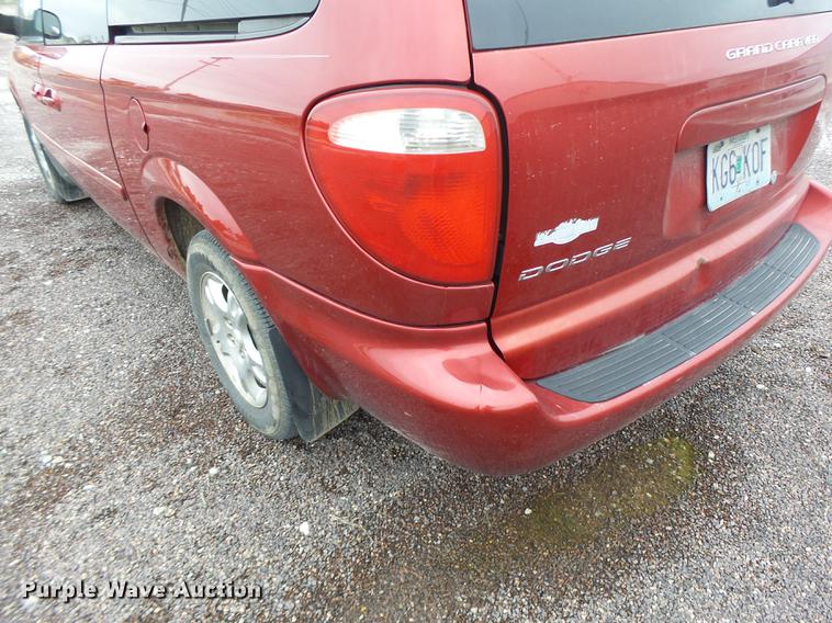 image for item DB9995 2004 Dodge Grand Caravan van