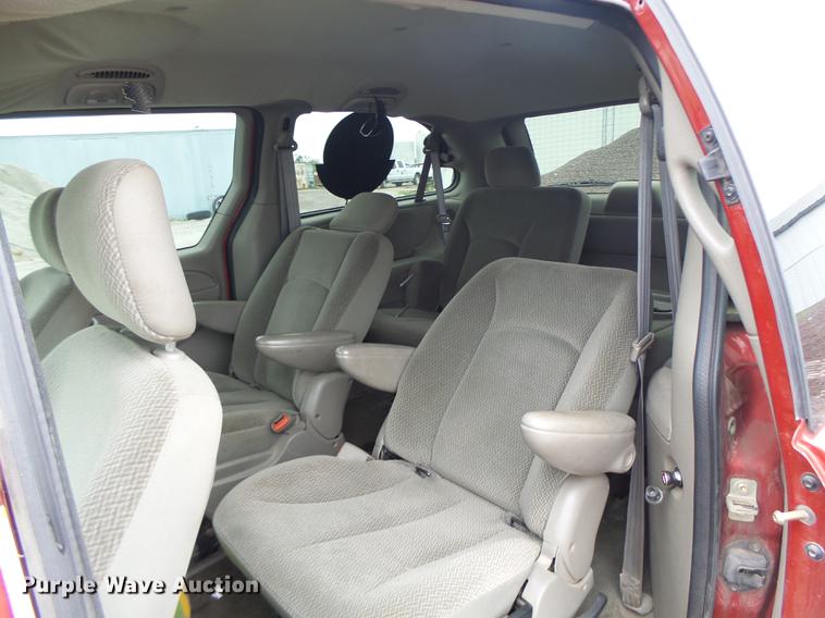 image for item DB9995 2004 Dodge Grand Caravan van