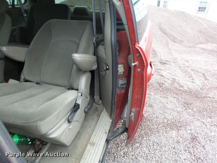 image for item DB9995 2004 Dodge Grand Caravan van