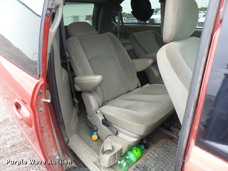 image for item DB9995 2004 Dodge Grand Caravan van