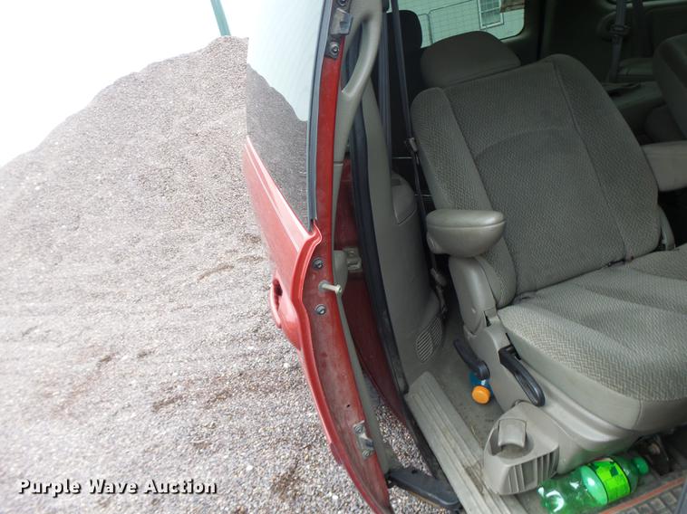 image for item DB9995 2004 Dodge Grand Caravan van