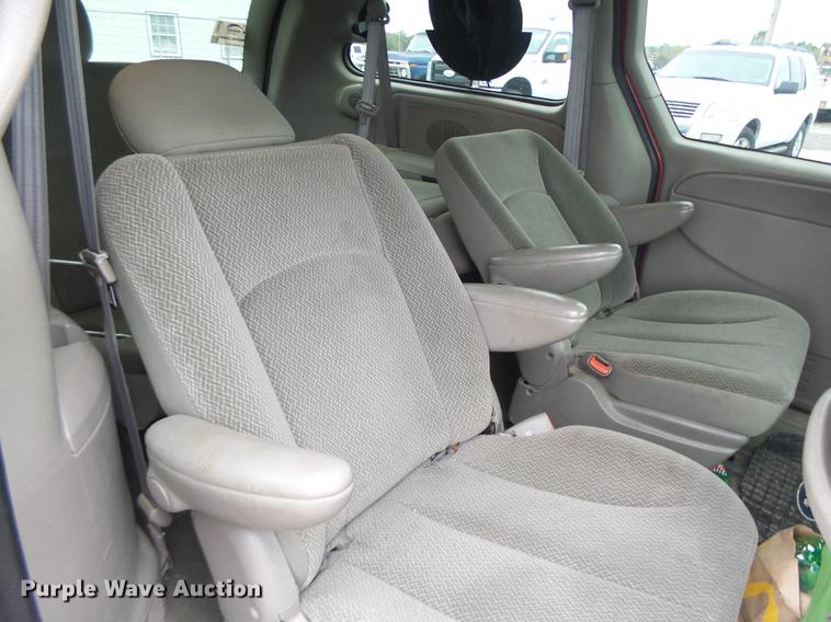 image for item DB9995 2004 Dodge Grand Caravan van
