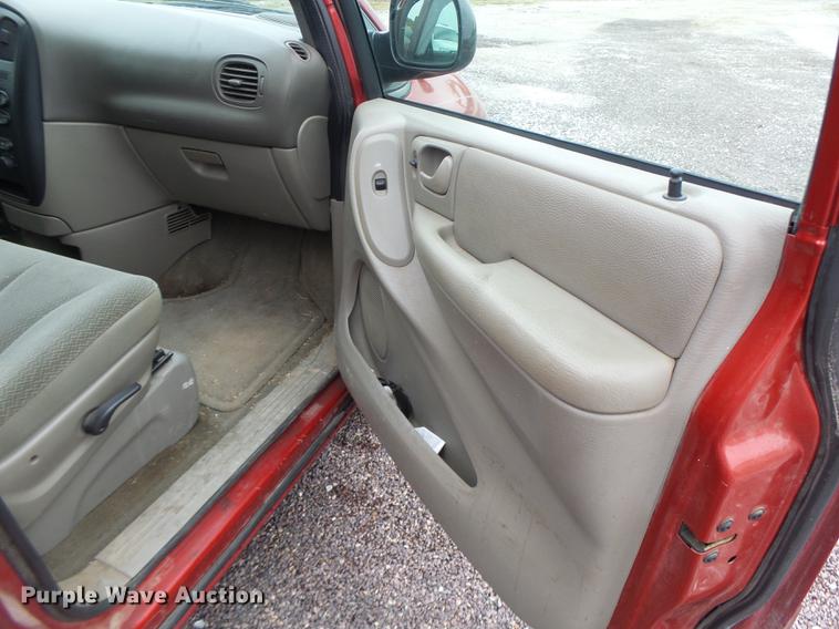 image for item DB9995 2004 Dodge Grand Caravan van