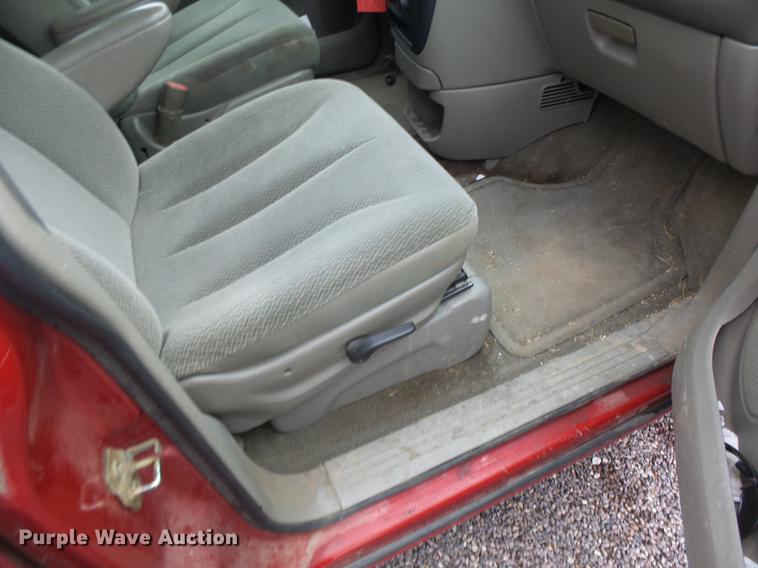 image for item DB9995 2004 Dodge Grand Caravan van