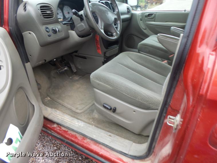 image for item DB9995 2004 Dodge Grand Caravan van